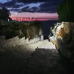 Artemis House Апартаменты *