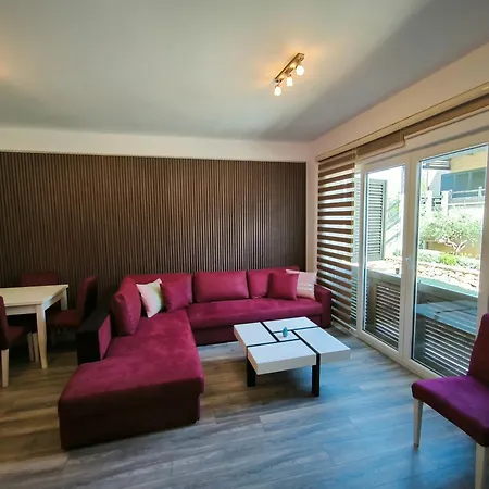 Daire Artemis House