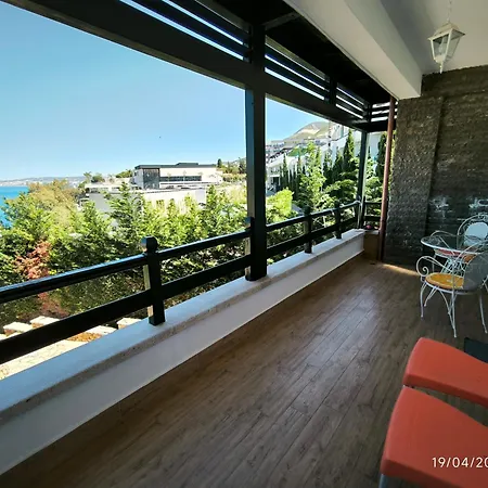 Artemis House Apartment